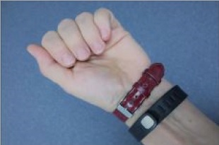 A fitness wristband wearable | Wearable Design | Delphon